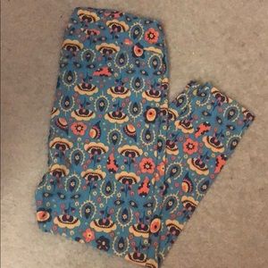 Lularoe T2 blue leggings with flowers